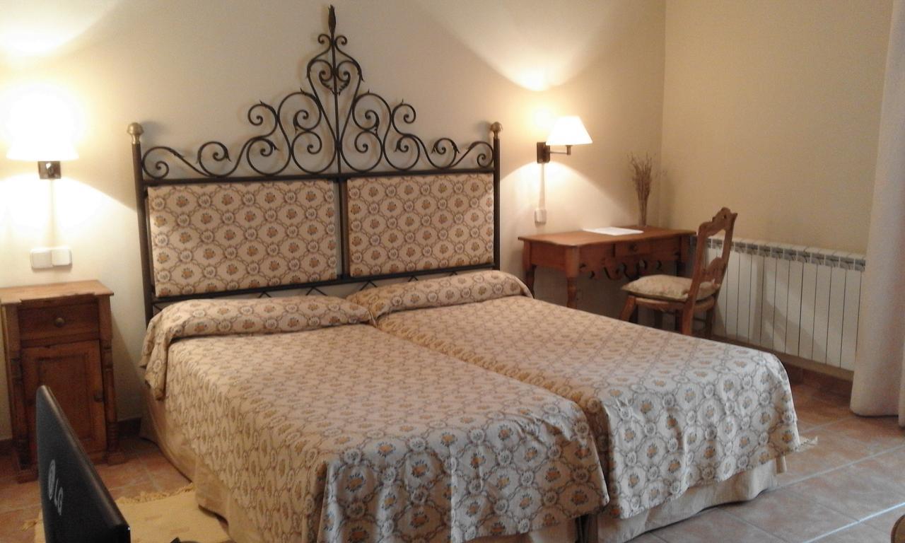 Hostal Rural Cumbres De Castilla Mandayona Exterior foto