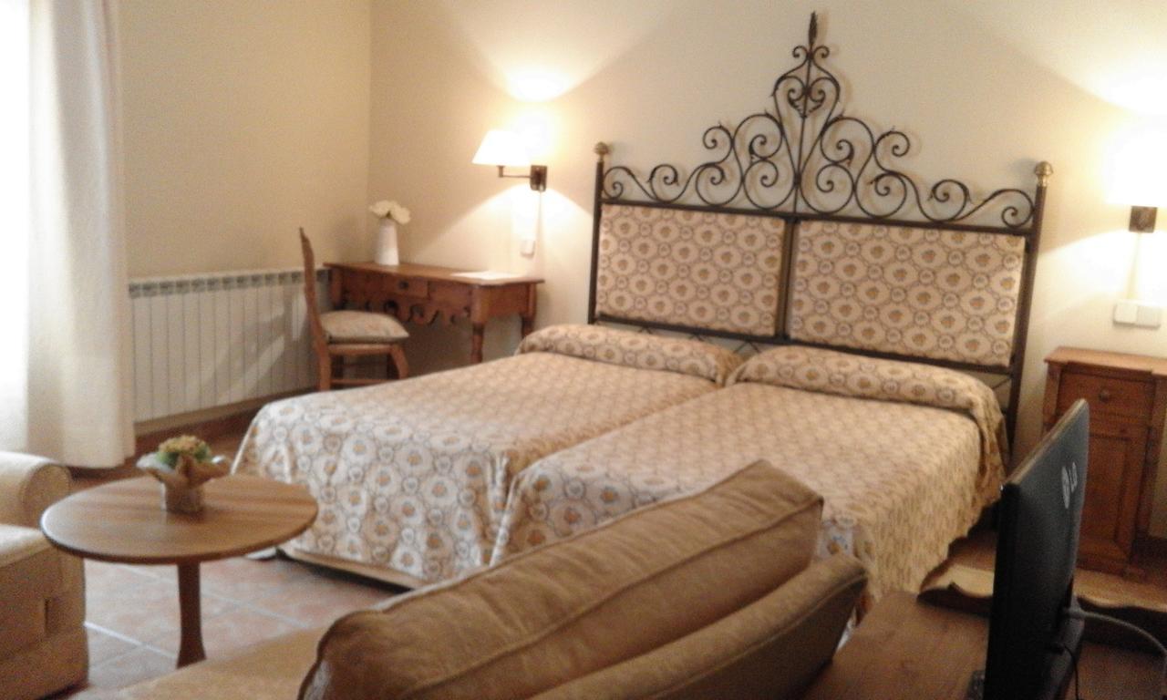 Hostal Rural Cumbres De Castilla Mandayona Exterior foto