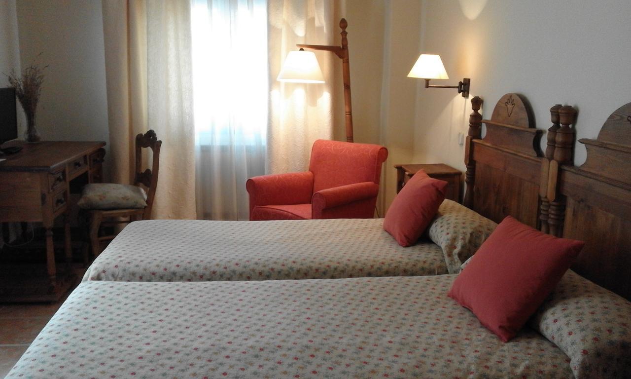Hostal Rural Cumbres De Castilla Mandayona Exterior foto