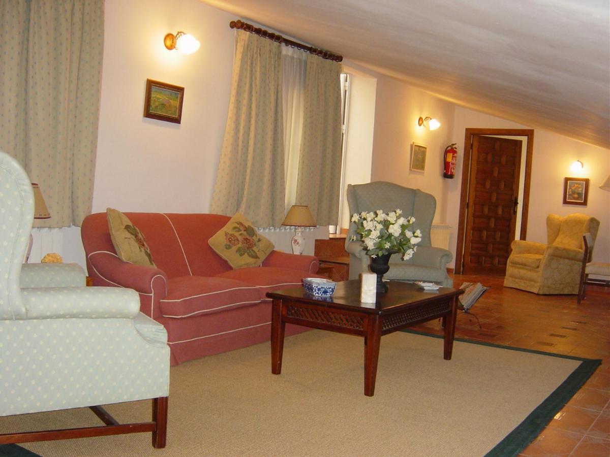 Hostal Rural Cumbres De Castilla Mandayona Exterior foto