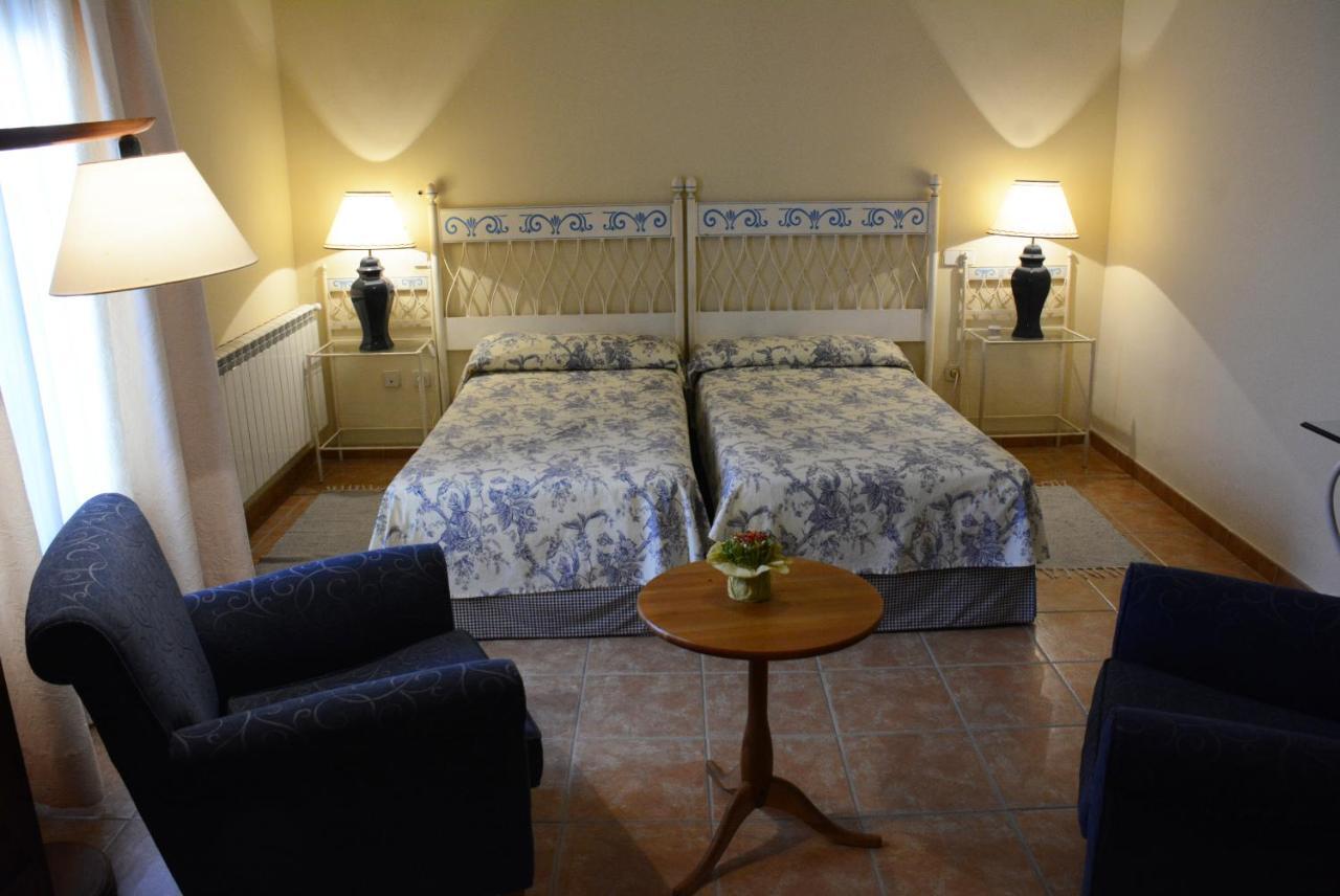 Hostal Rural Cumbres De Castilla Mandayona Exterior foto