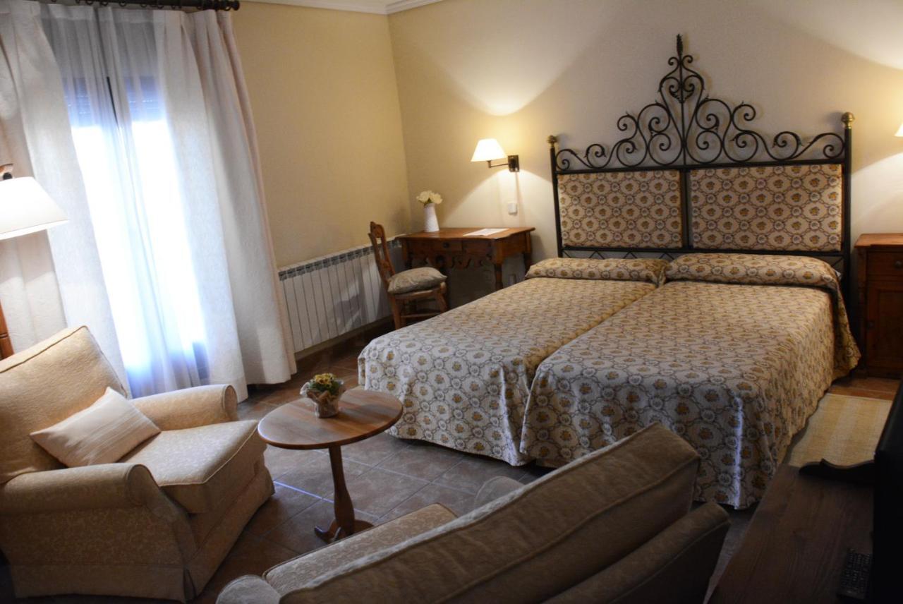 Hostal Rural Cumbres De Castilla Mandayona Exterior foto
